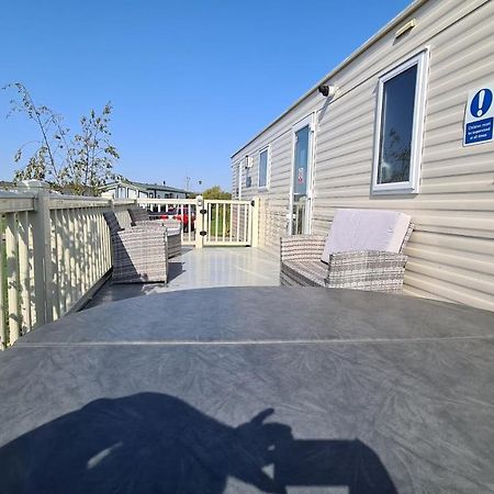 Luxury 2019 8 Berth Caravan With Hot Tub @ Tattershall Lakes المظهر الخارجي الصورة