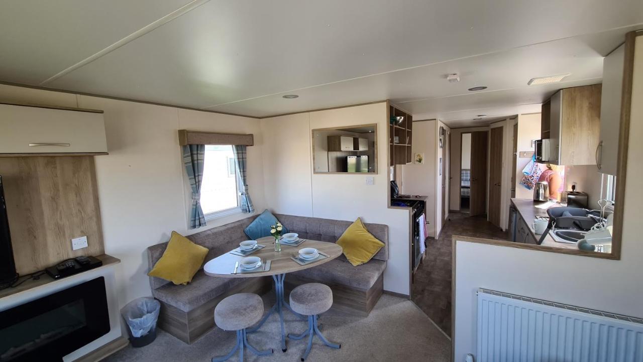 Luxury 2019 8 Berth Caravan With Hot Tub @ Tattershall Lakes المظهر الخارجي الصورة