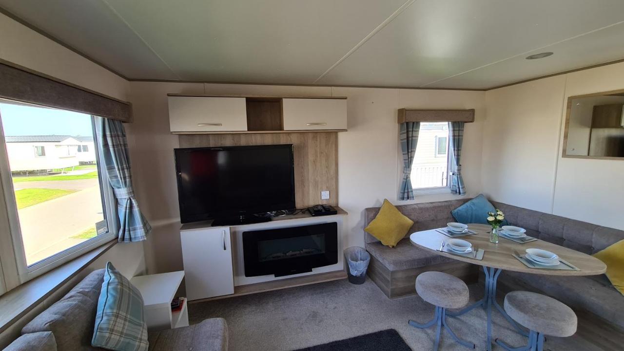 Luxury 2019 8 Berth Caravan With Hot Tub @ Tattershall Lakes المظهر الخارجي الصورة