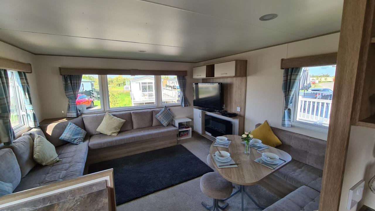 Luxury 2019 8 Berth Caravan With Hot Tub @ Tattershall Lakes المظهر الخارجي الصورة