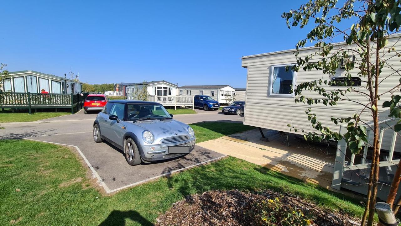 Luxury 2019 8 Berth Caravan With Hot Tub @ Tattershall Lakes المظهر الخارجي الصورة