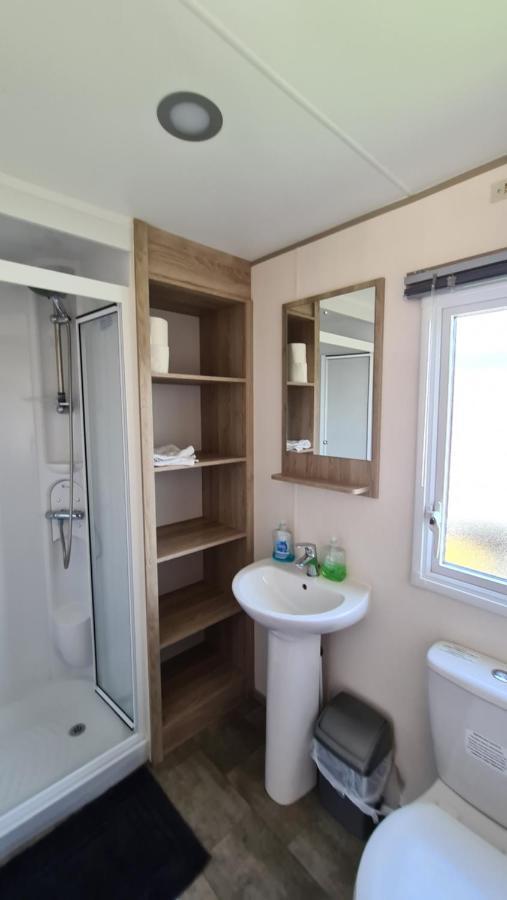 Luxury 2019 8 Berth Caravan With Hot Tub @ Tattershall Lakes المظهر الخارجي الصورة